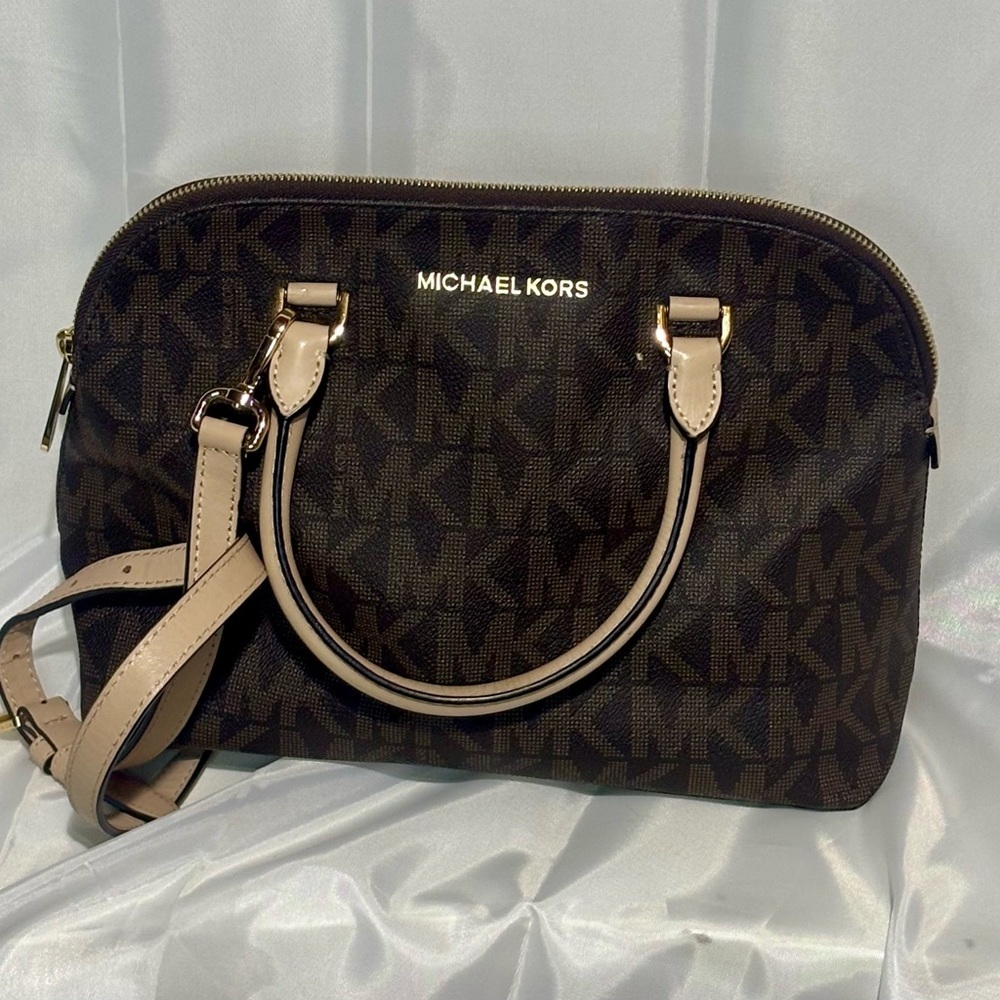 Michael Kors Dome Crossbody​